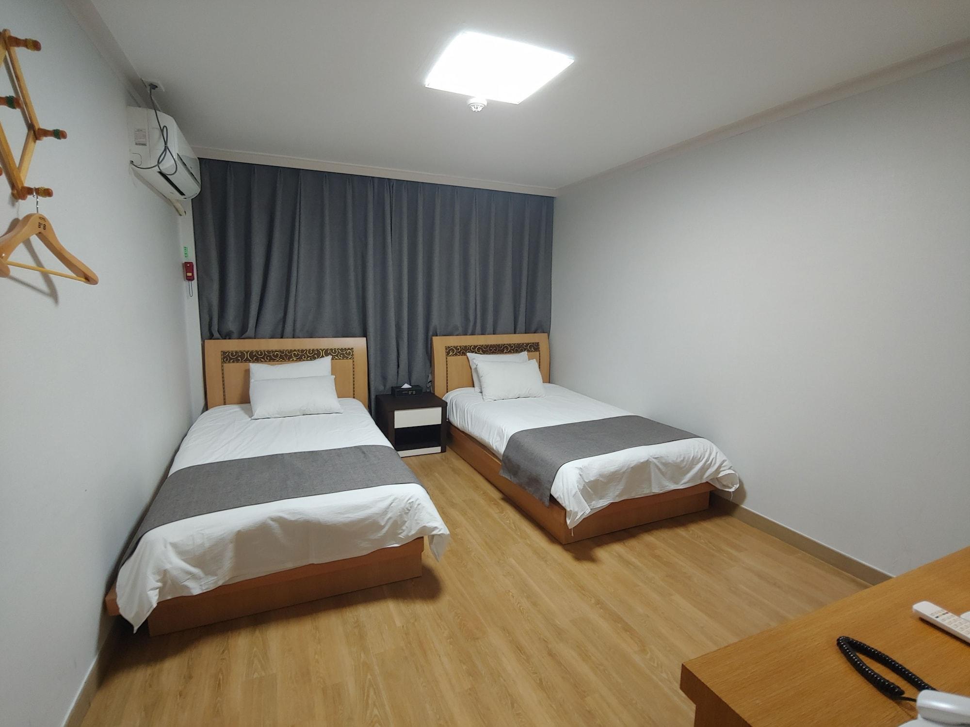 Gallery Hotel Bnb Jeju Exterior foto
