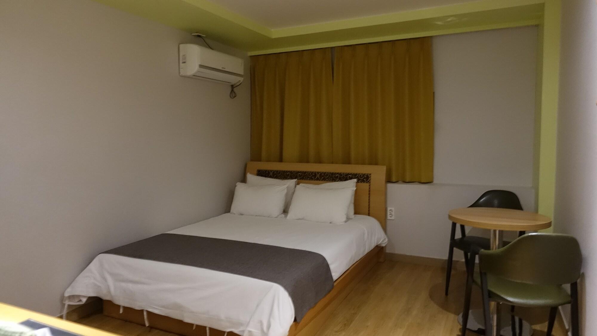 Gallery Hotel Bnb Jeju Exterior foto